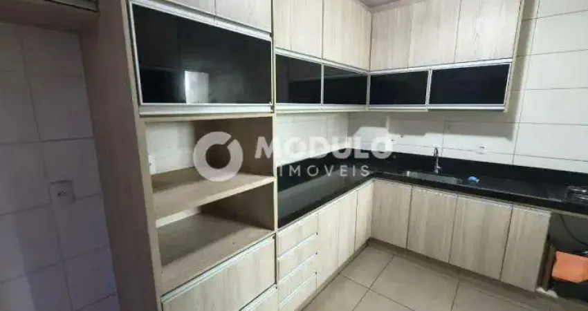 Apartamento com 3 quartos para alugar na Rua Benjamin Constant, --, Nossa Senhora Aparecida, Uberlândia