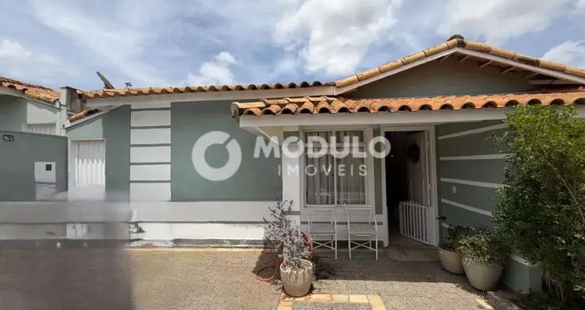 Casa em condomínio disponivel para locação no bairro granada.