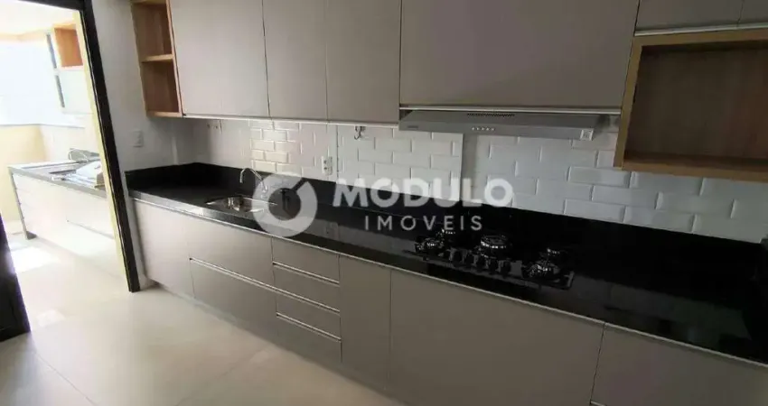 Apartamento com 3 quartos para alugar na Rua Rafael Rinaldi, --, Martins, Uberlândia