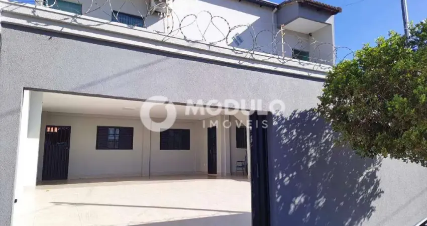 Sobrado à venda, 5 quartos, 2 suítes, 3 vagas, alto umuarama - uberlândia/mg