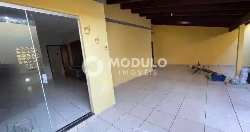 Casa disponivel para locação no bairro segismundo pereira.