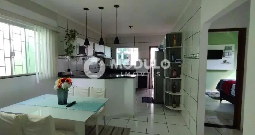 Casa residencial à venda, 3 quartos, 1 suíte, 1 vaga, planalto - uberlândia/mg