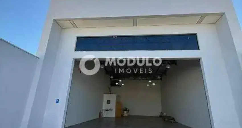 Galpão disponivel para locação no bairro luizote de freitas.