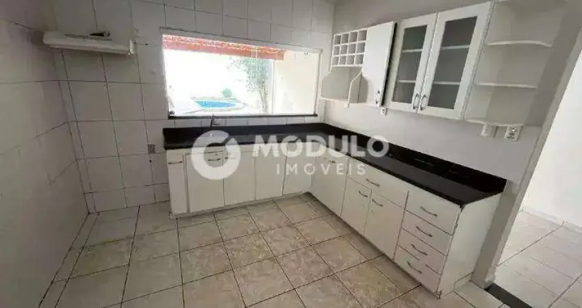 Casa com 4 quartos para alugar na Rua Guerra Junqueira, --, Tubalina, Uberlândia