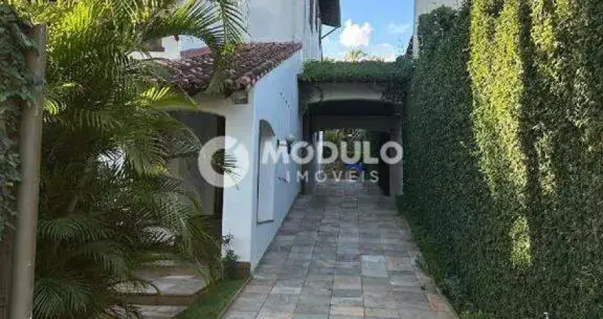 Casa residencial à venda, 4 quartos, 3 suítes, 6 vagas, tabajaras - uberlândia/mg