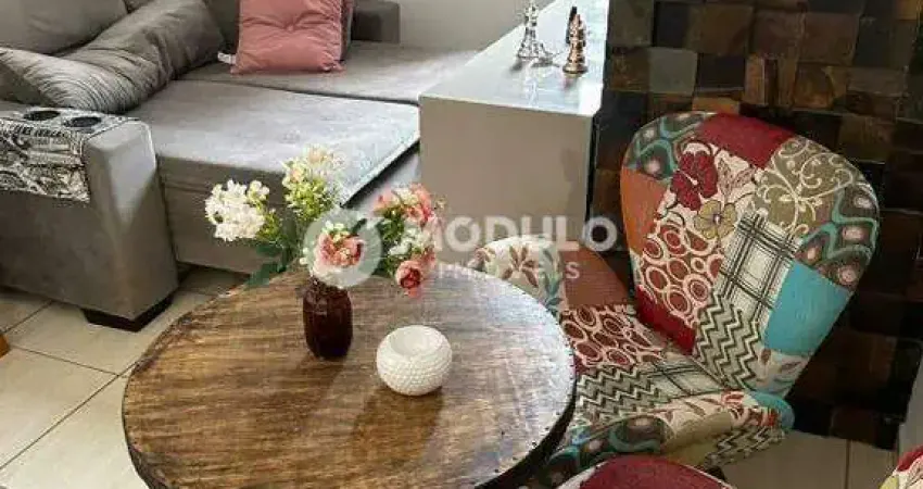 Apartamento mobiliado disponível para locação no bairro laranjeiras.