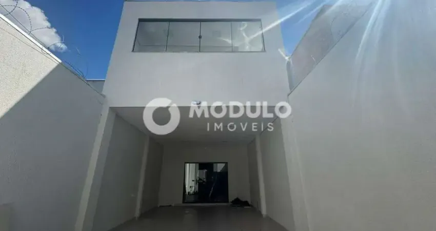 Casa com 3 quartos para alugar na Rua Planicie, --, Aclimação, Uberlândia