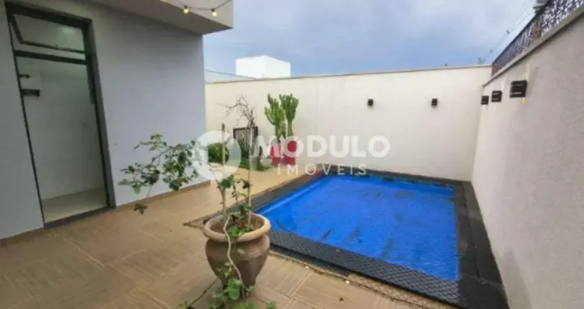 Casa em condomínio fechado com 3 quartos para alugar na Avenida Victor Alves Pereira, --, Novo Mundo, Uberlândia