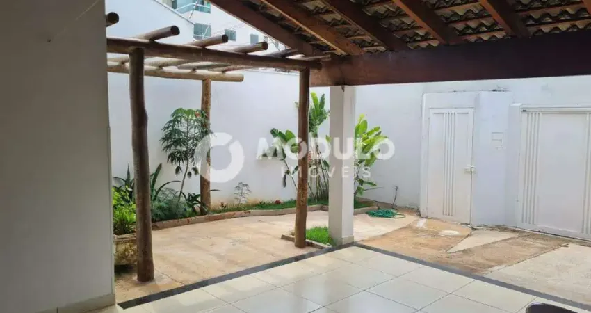 CASA RESIDENCIAL à venda, 3 quartos, 1 suíte, 2 vagas, JARDIM BOTANICO - Uberlândia/MG