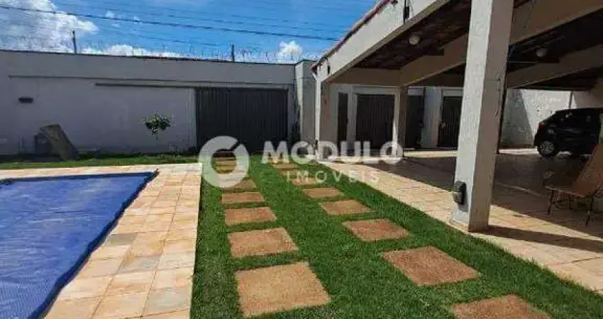 CASA RESIDENCIAL à venda, 3 quartos, 1 suíte, 4 vagas, CIDADE JARDIM - Uberlândia/MG