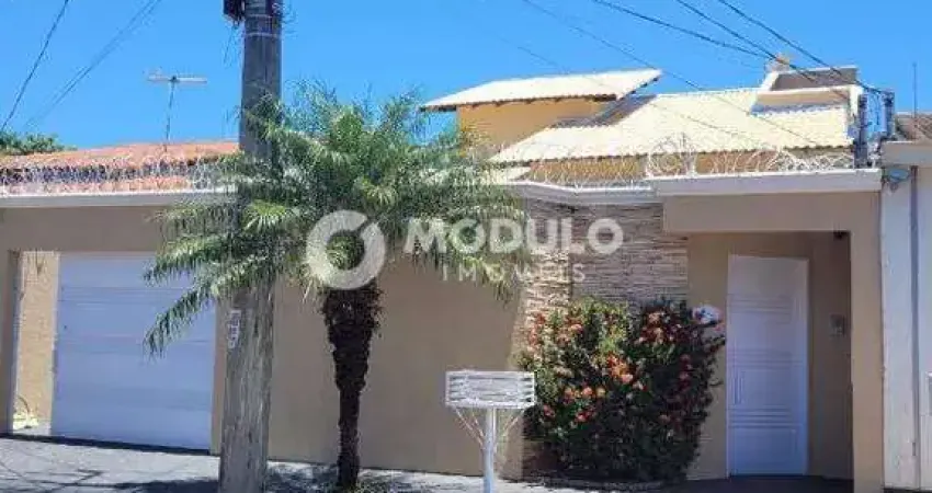 Casa residencial disponível para locação no bairro Alto Umuarama.