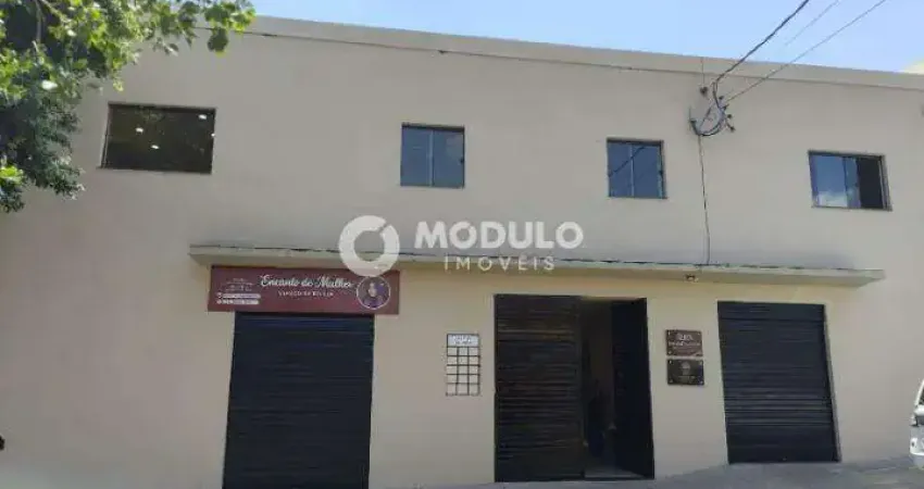 SSala comercial disponível para locação no bairro Saraiva.