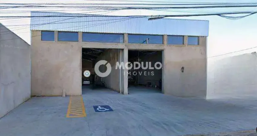 Barracão / Galpão / Depósito para alugar na Avenida Comendador Alexandrino Garcia, --, Marta Helena, Uberlândia