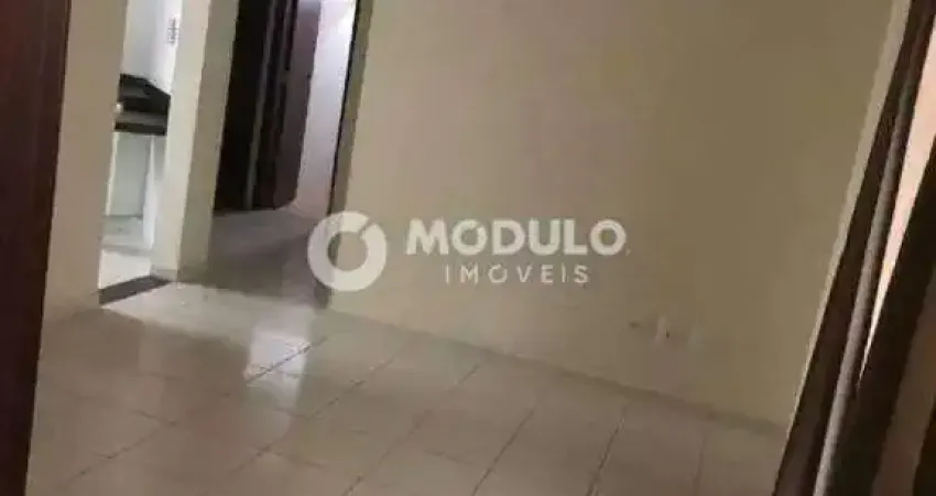 Apartamento disponível para locação no bairro Santa Mônica.