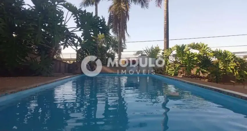 Casa residencial disponível para locação no bairro Cidade Jardim.