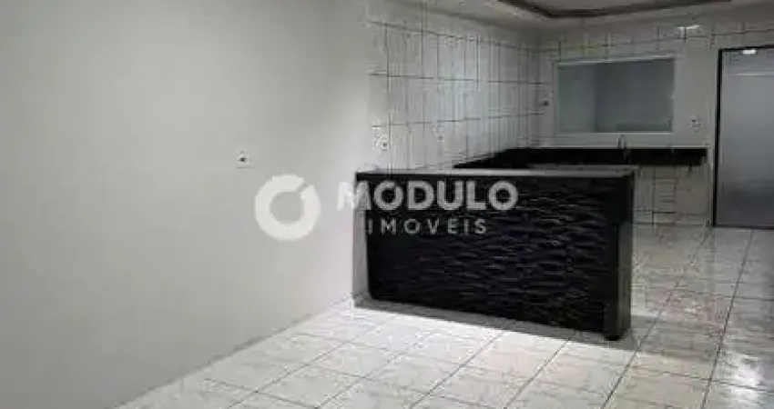 CASA RESIDENCIAL à venda, 3 quartos, 1 suíte, 2 vagas, Jardim Europa - Uberlândia/MG