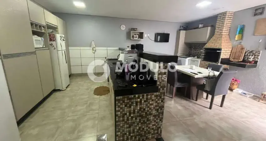 CASA DE CONDOMÍNIO à venda, 3 quartos, 1 suíte, 3 vagas, Aclimação - Uberlândia/MG