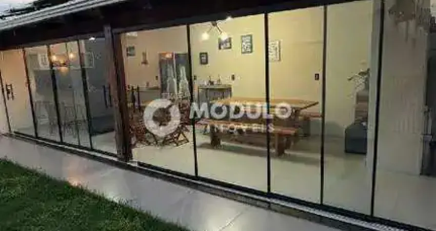CASA RESIDENCIAL à venda, 3 quartos, 1 suíte, 3 vagas, JARDIM IPANEMA - Uberlândia/MG