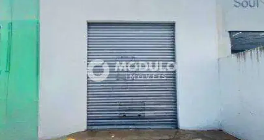 Comodo comercial disponível para locação no bairro Aclimação.