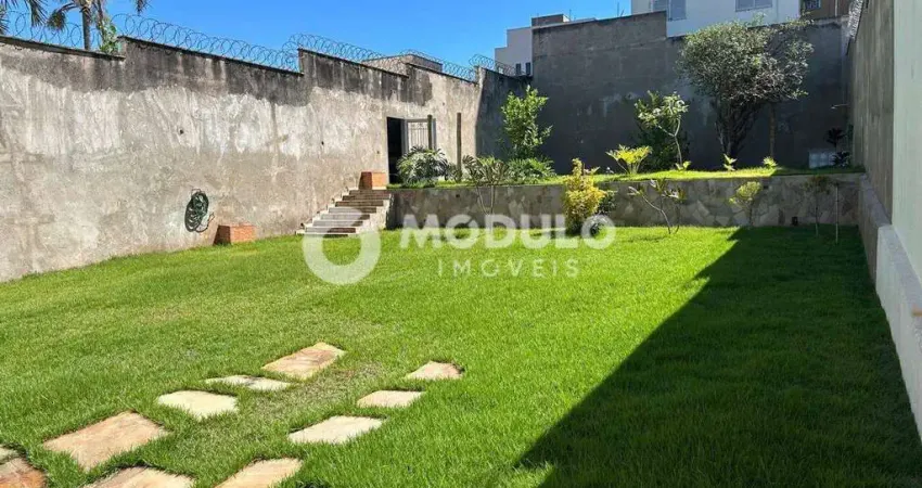 Terreno comercial para alugar na Rua Varginha, --, Daniel Fonseca, Uberlândia