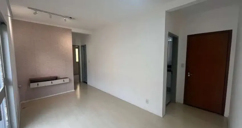 Apto pronto com 2dorms e 1 vaga coberta no América Central em excelente localização.