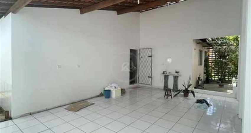 Casa Murada de 250m², 3 Quartos, Próximo ao Itararé - Zona Sudeste de Teresina