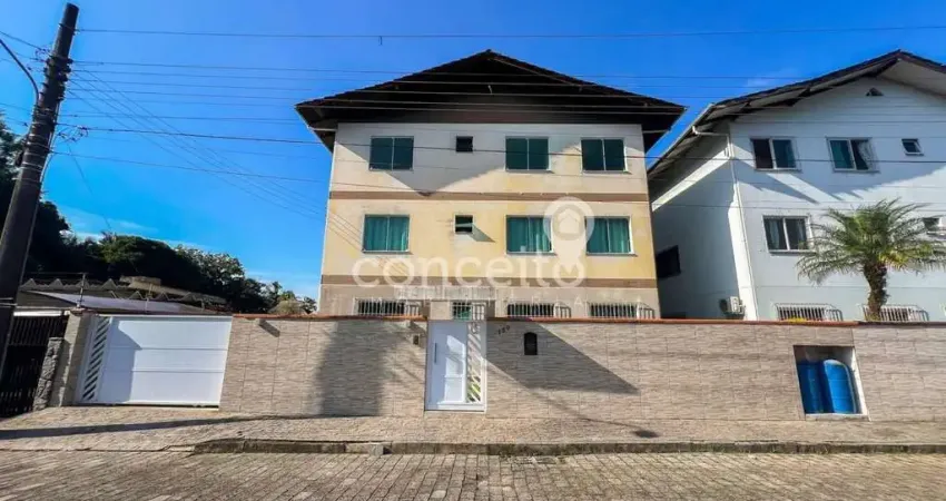 Apartamento semimobiliado com 3 dormitórios na velha central!