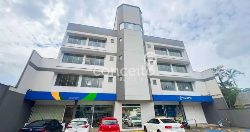 Casa comercial com 6 salas para alugar no Velha, Blumenau