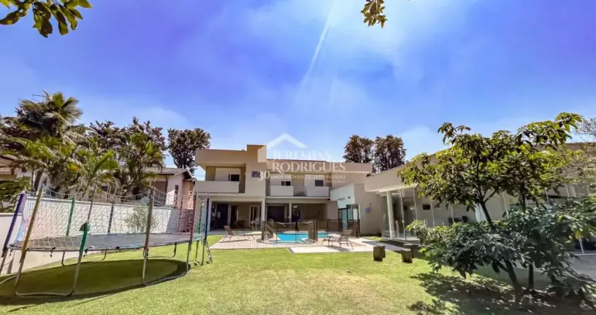 Casa à venda com 6 suítes - Condomínio Village Paineiras - Pindamonhangaba/SP