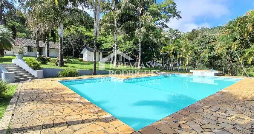 Sitio com 12 dormitórios, 1100 m² - Registro - Taubaté/SP