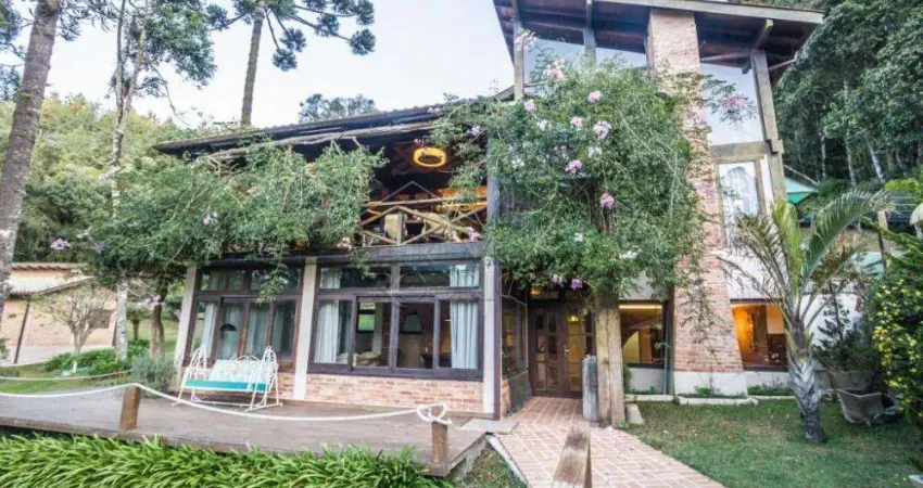 Casa com 3 quartos, 630 m², à venda por R$ 6.500.000- Condomínio Pedra de Fogo - Campos do Jordão/SP