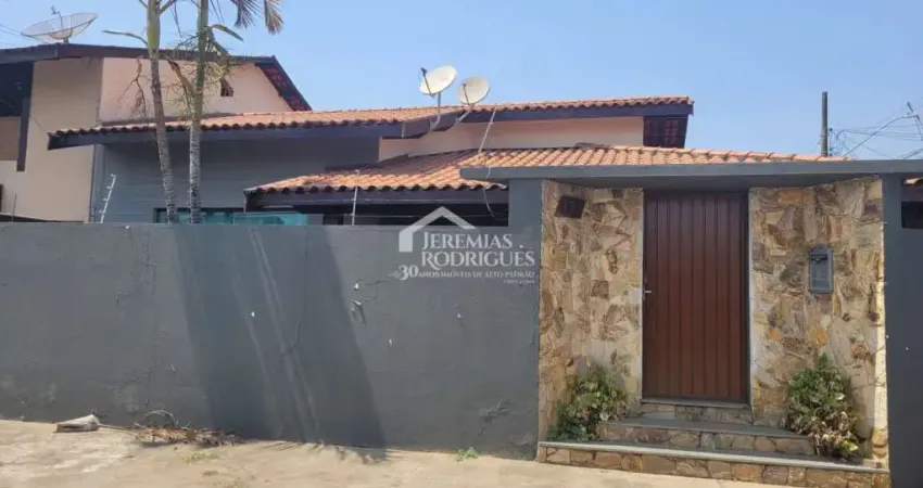 Casa com 3 dormitórios, 268 m² - Parque São Domingos - Pindamonhangaba/SP.