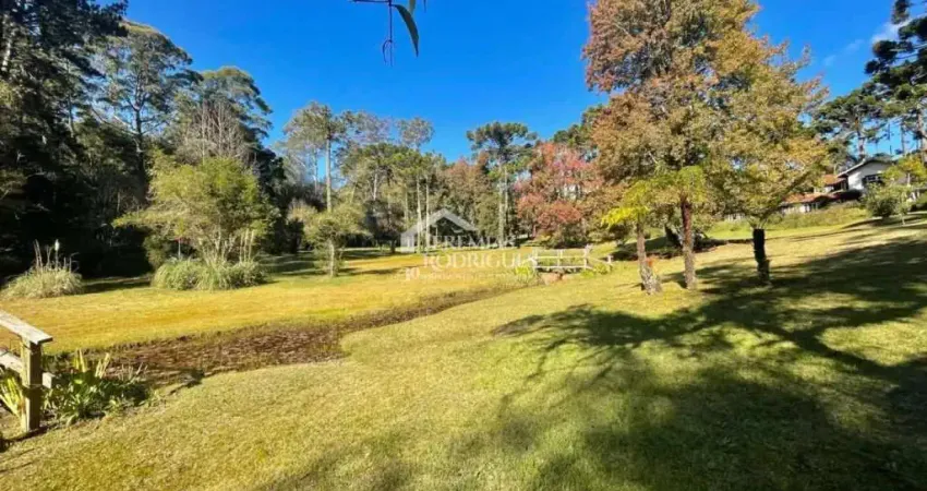 Terreno à venda com 1.068,58 m² no Condomínio Reserva Figueiredo em Campos do Jordão/SP.