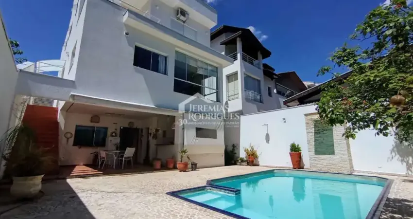 Casa assobradada para venda e locação com 3 dormitórios no Condomínio Vale dos Príncipes em Taubaté/SP.