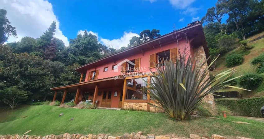 Casa para venda com 4 suítes no Condomínio Recanto do Fojo em Campos do Jordão/SP