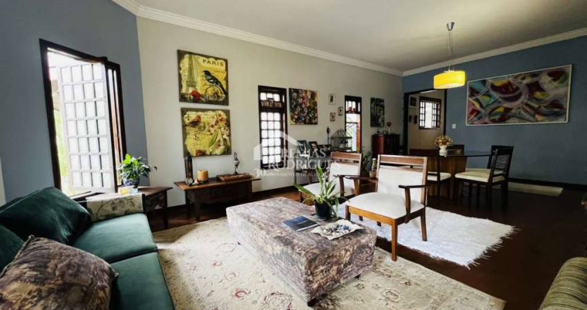 Casa à venda com 3 dormitórios no Condomínio Jardim das Hortênsias em Taubaté/SP.