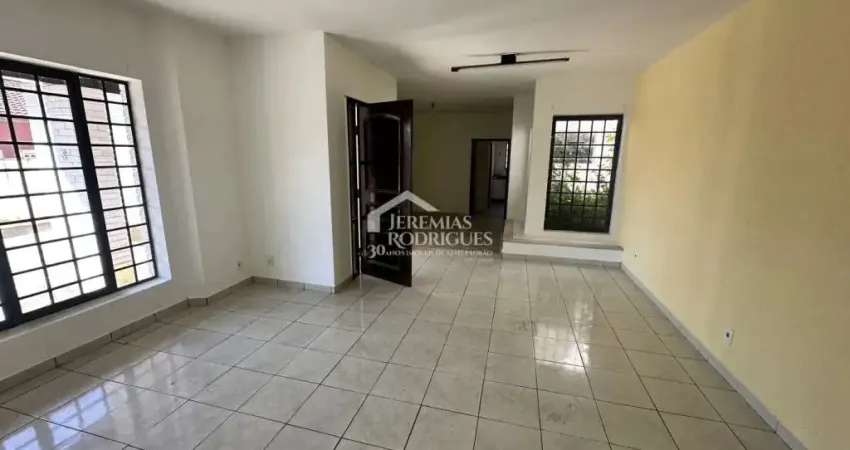 Casa para venda e locação com 3 dormitórios no bairro Lessa em Pindamonhangaba/SP