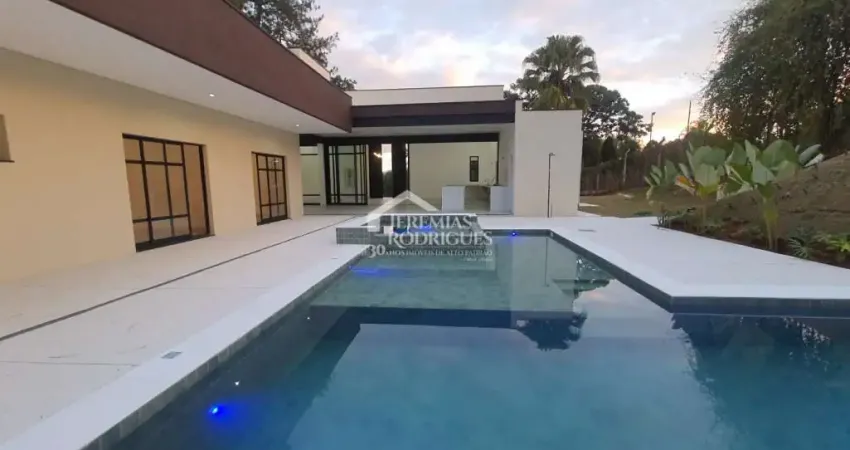 Casa à venda com 3 suítes no Condomínio Chácaras Cataguá em Taubaté/SP.