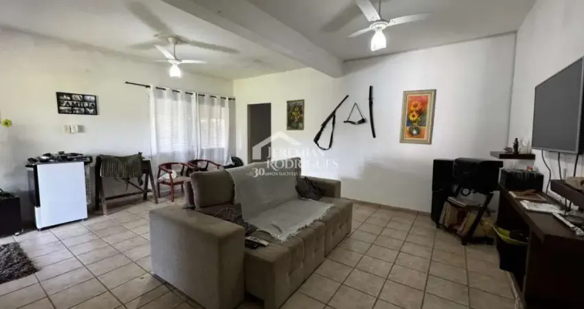 Sitio à venda com 5 dormitórios, 3,5 alqueires no bairro Cruz Pequena em Pindamonhangaba/SP
