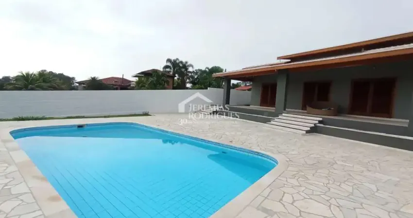 Casa à venda com 4 dormitórios no Condomínio Chácaras Cataguá em Taubaté/SP