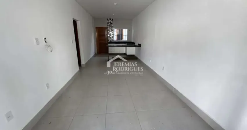 Casa para locação com 2 dormitórios no bairro Santana em Pindamonhangaba/SP.