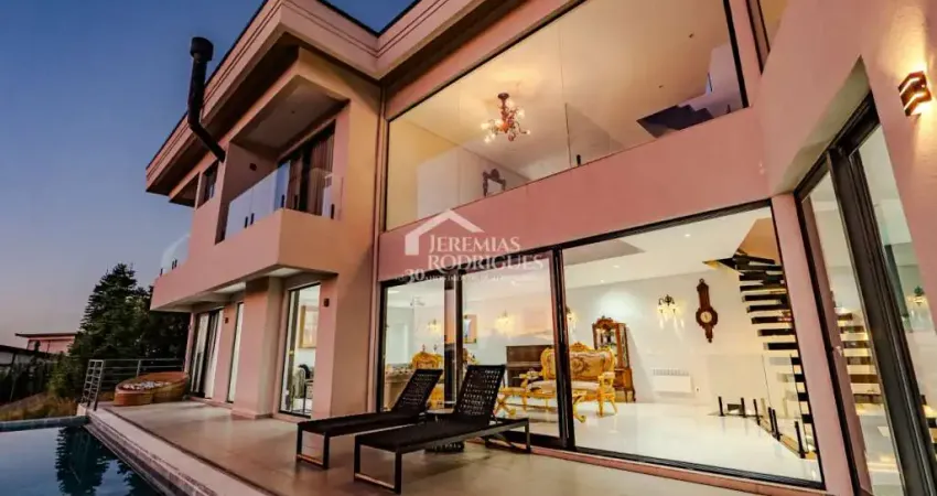 Casa à venda com 5 suítes no condomínio reserva figueiredo em campos do jordão/sp.