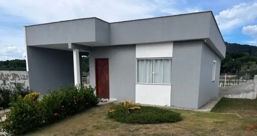 CASA COM 2 QUARTOS EM CONDOMÍNIO PRÓXOMO AO CENTRO DE MARICÁ