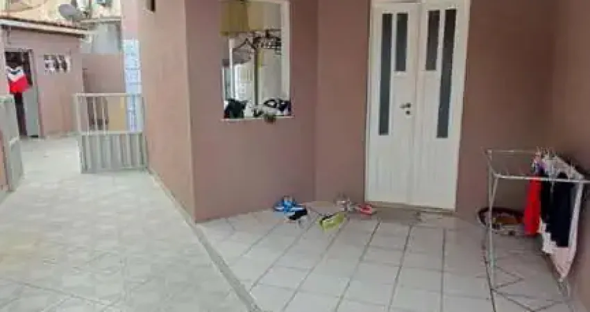 Com 3 dormitórios, sendo 3 suítes, 3 vagas de garagem, localizado em condomínio, construído no ano de 2015.