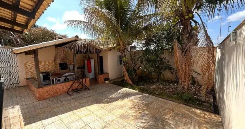 Casa para venda possui 195 metros quadrados com 3 quartos em Custódio Pereira - Uberlândia - MG