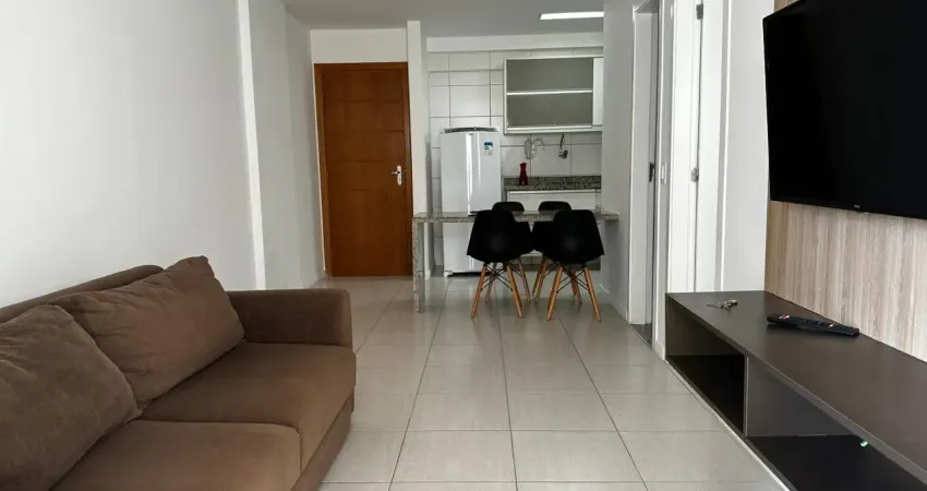 Armários planejados e lavabo no Caminho das Árvores | Ed. Solar das Árvores