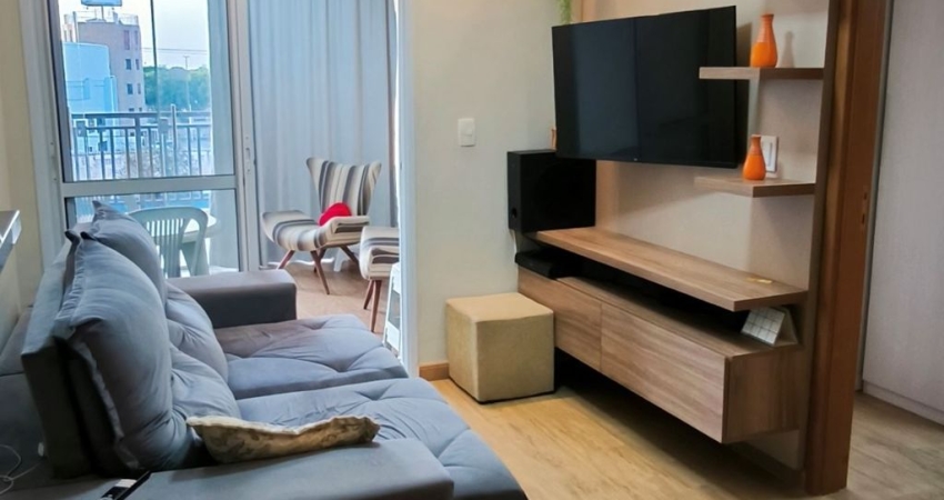 Apartamento reformado com armário em todos cômodos