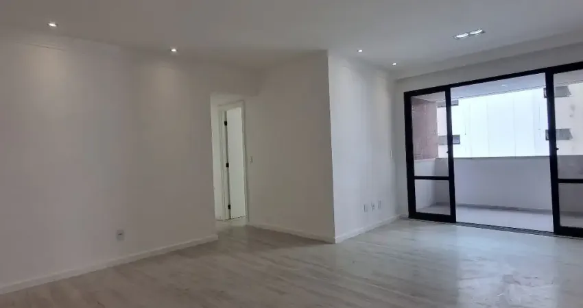 Apartamento a venda no Cidade Jardim 3 quartos com dependência