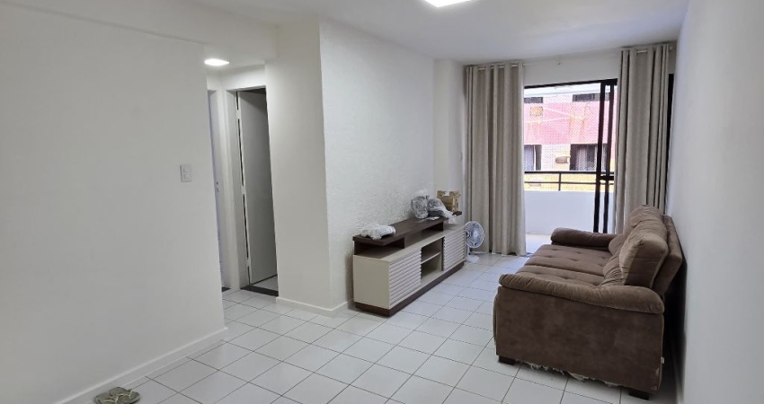 Apartamento a venda no costa azul com 2 quartos varanda e armários