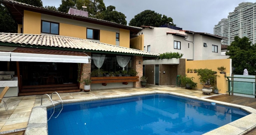 Casa a venda no candeal com 4 suites piscina área gourmet e reformada  no quinta do candeal